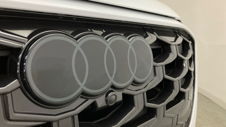 Audi Q3 1.5 e-Hybrid Launch Edition 5dr S Tronic Estate